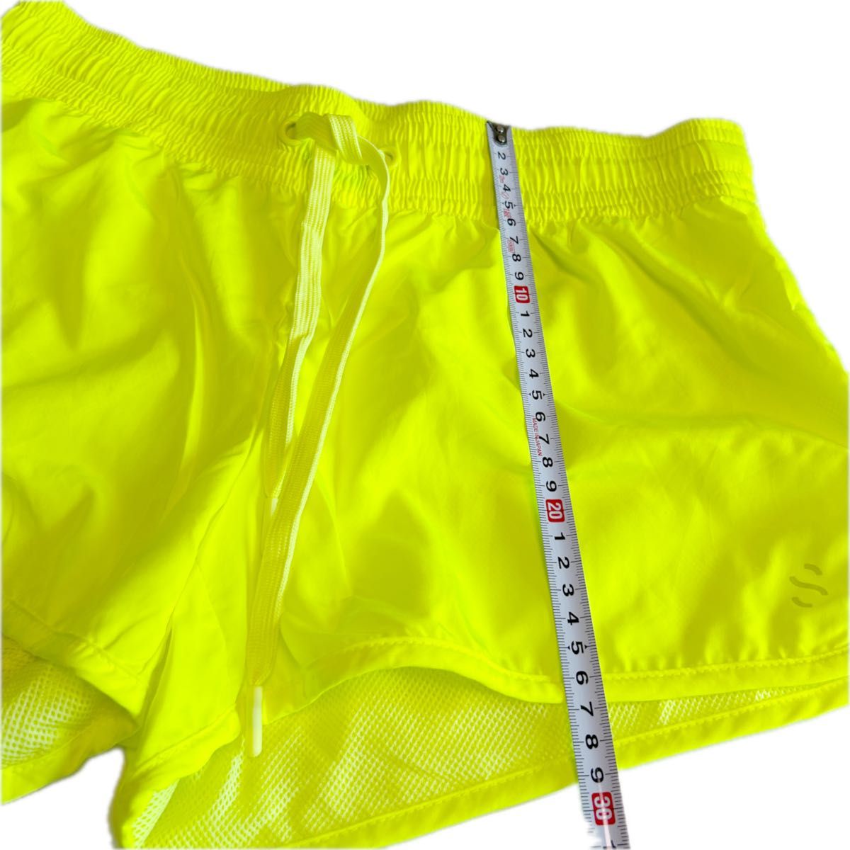 未使用 H&M ショートパンツ　パンツ　レディース　スポーツ　ランニング　トレーニング　ウェア　イエロー　黄色　M〜L 