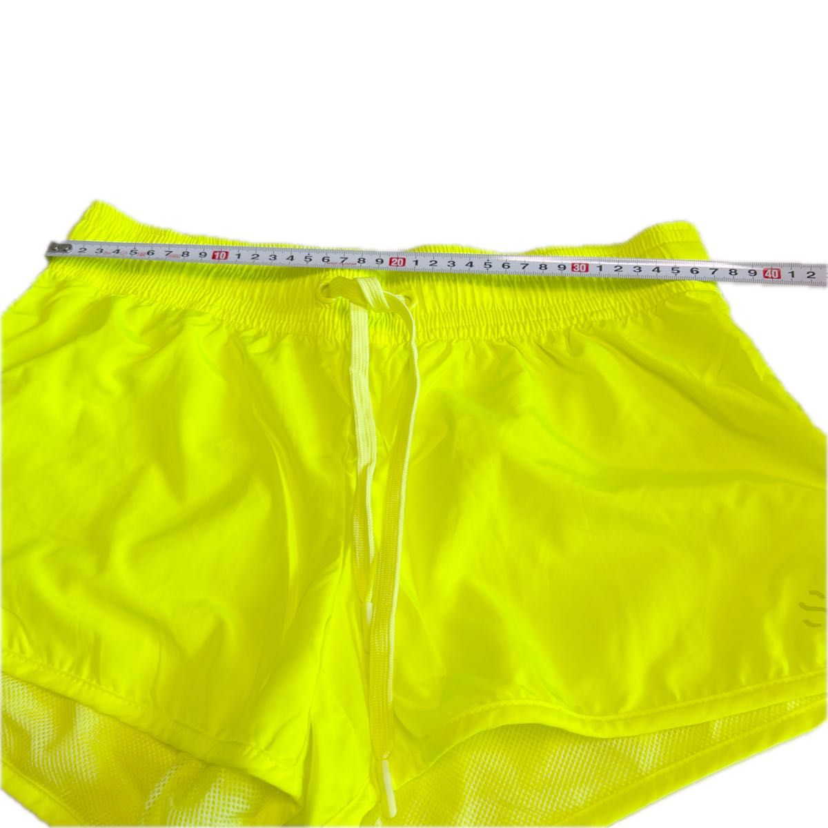 未使用 H&M ショートパンツ　パンツ　レディース　スポーツ　ランニング　トレーニング　ウェア　イエロー　黄色　M〜L 