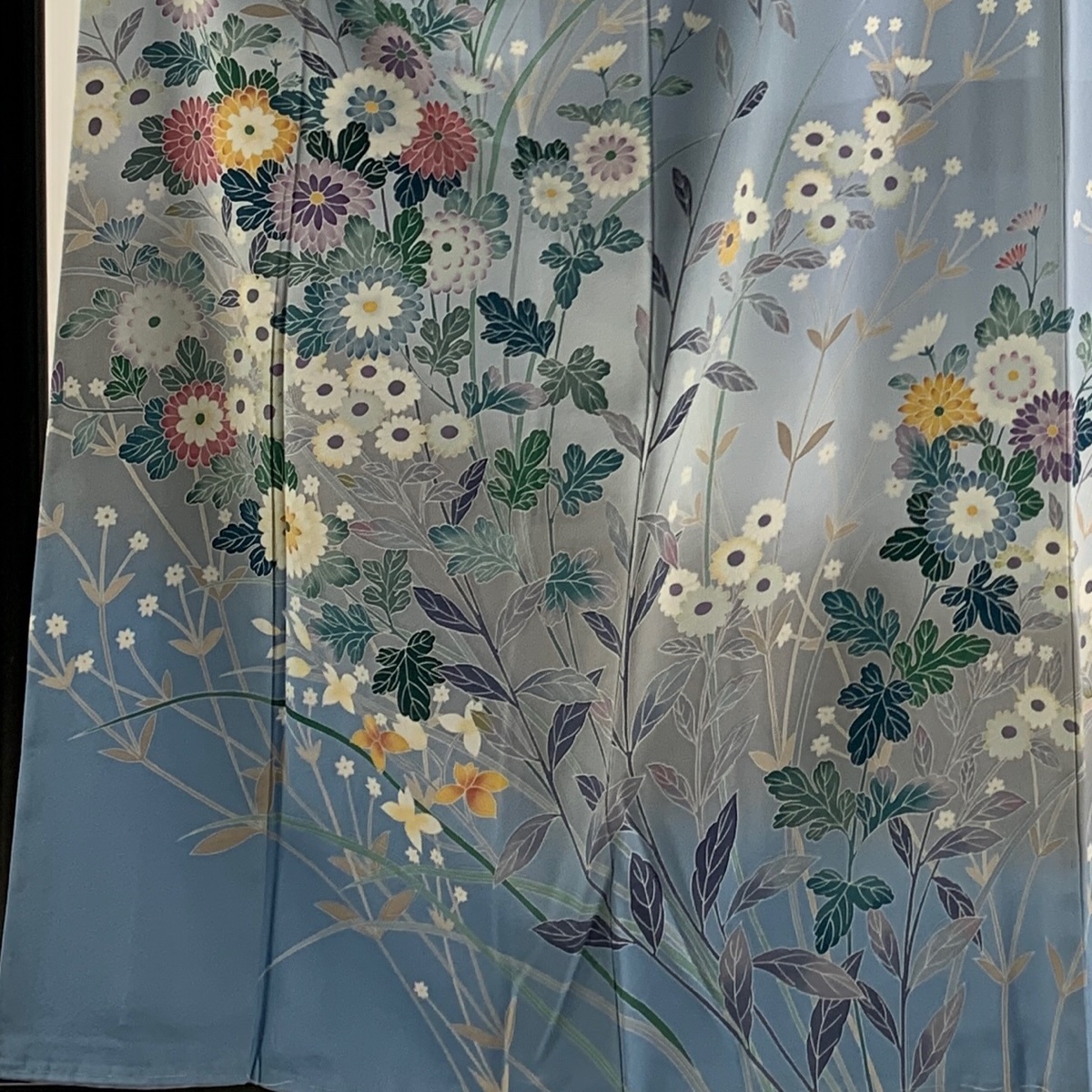 訪問着 身丈159cm 裄丈67cm M 袷 落款 菊 草花 ぼかし 水色 正絹 名品 【中古】_バイセル 14088_2