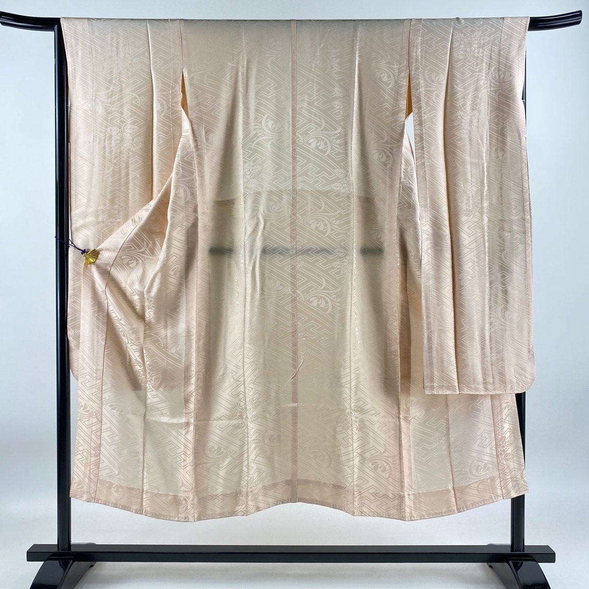 長襦袢 身丈145cm 裄丈67cm M 振袖用 地紋 ピンクベージュ 正絹 秀品 【中古】