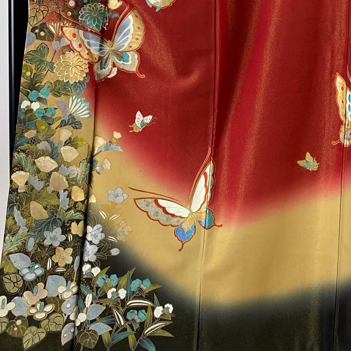 振袖 身丈167.5cm 裄丈69.5cm L 袷 蝶 草花 金銀彩 金通し 赤 正絹 秀品 【中古】_バイセル 14087_2