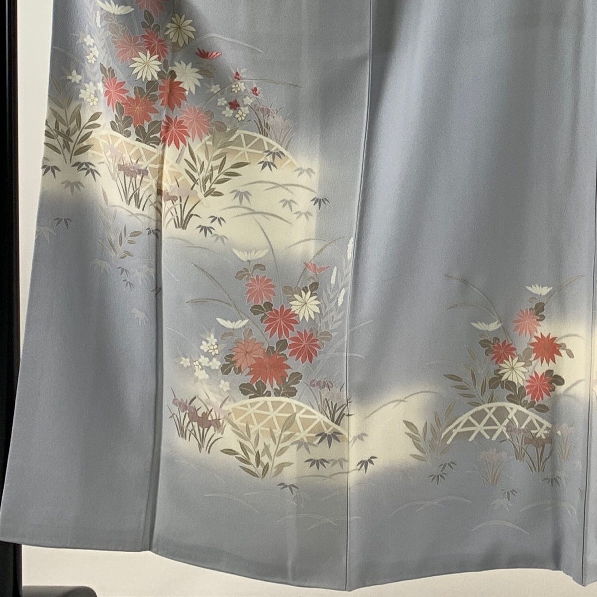 付下げ 身丈152cm 裄丈63cm S 袷 草花 間垣 金彩 ぼかし 青灰色 正絹 優品 【中古】_バイセル 14089_2