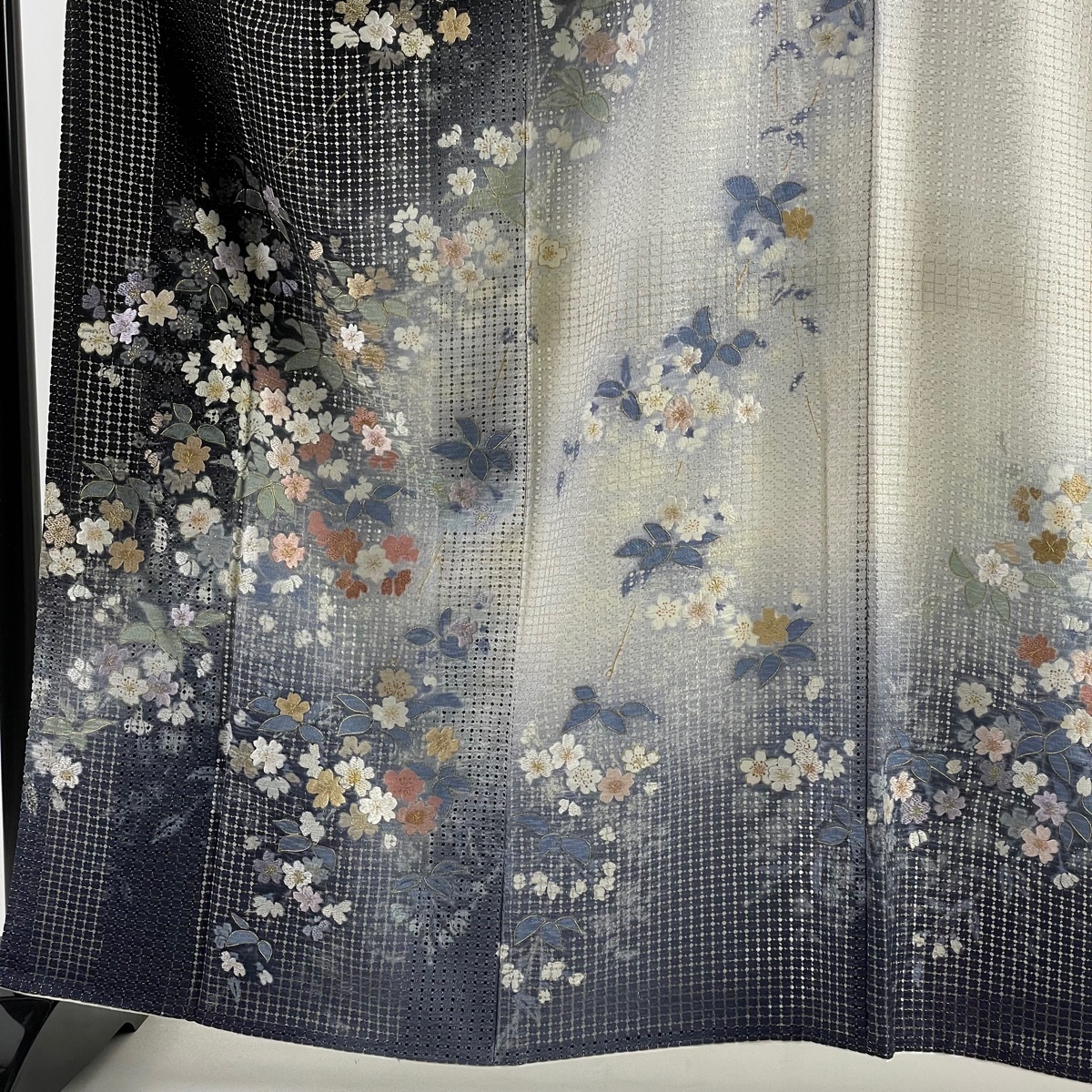 訪問着 身丈162cm 裄丈65cm M 袷 落款 草花 金糸 刺繍 墨色 正絹 逸品 【中古】_バイセル 14088_2