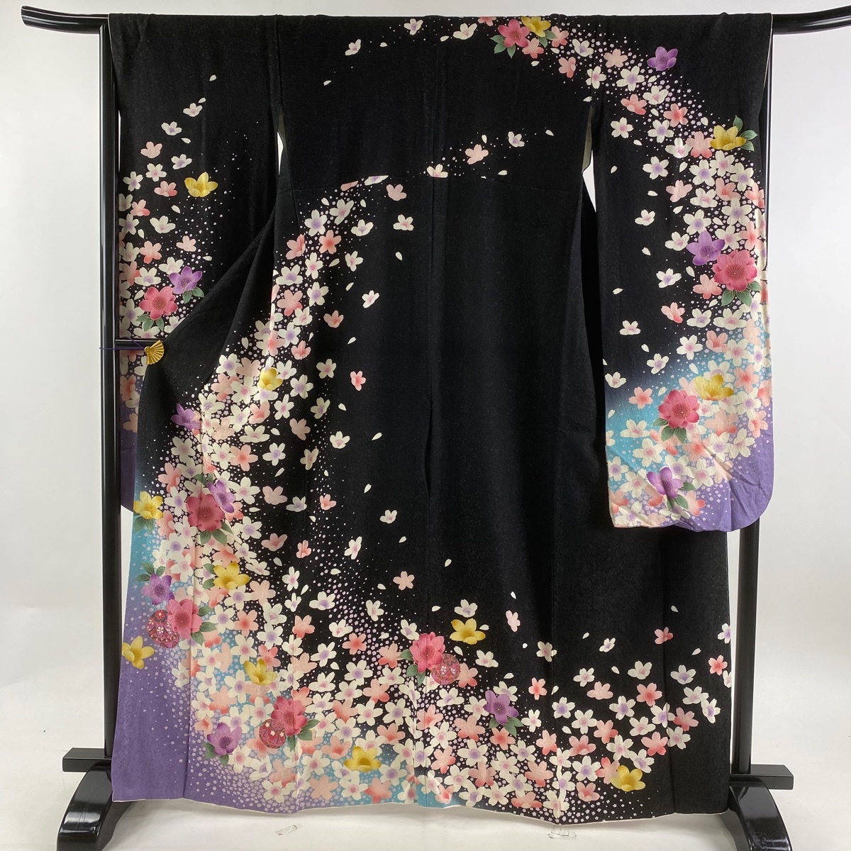  long-sleeved kimono length 166.5cm sleeve length 67cm M. Sakura . silver through . gold paint black silk name goods [ used ]