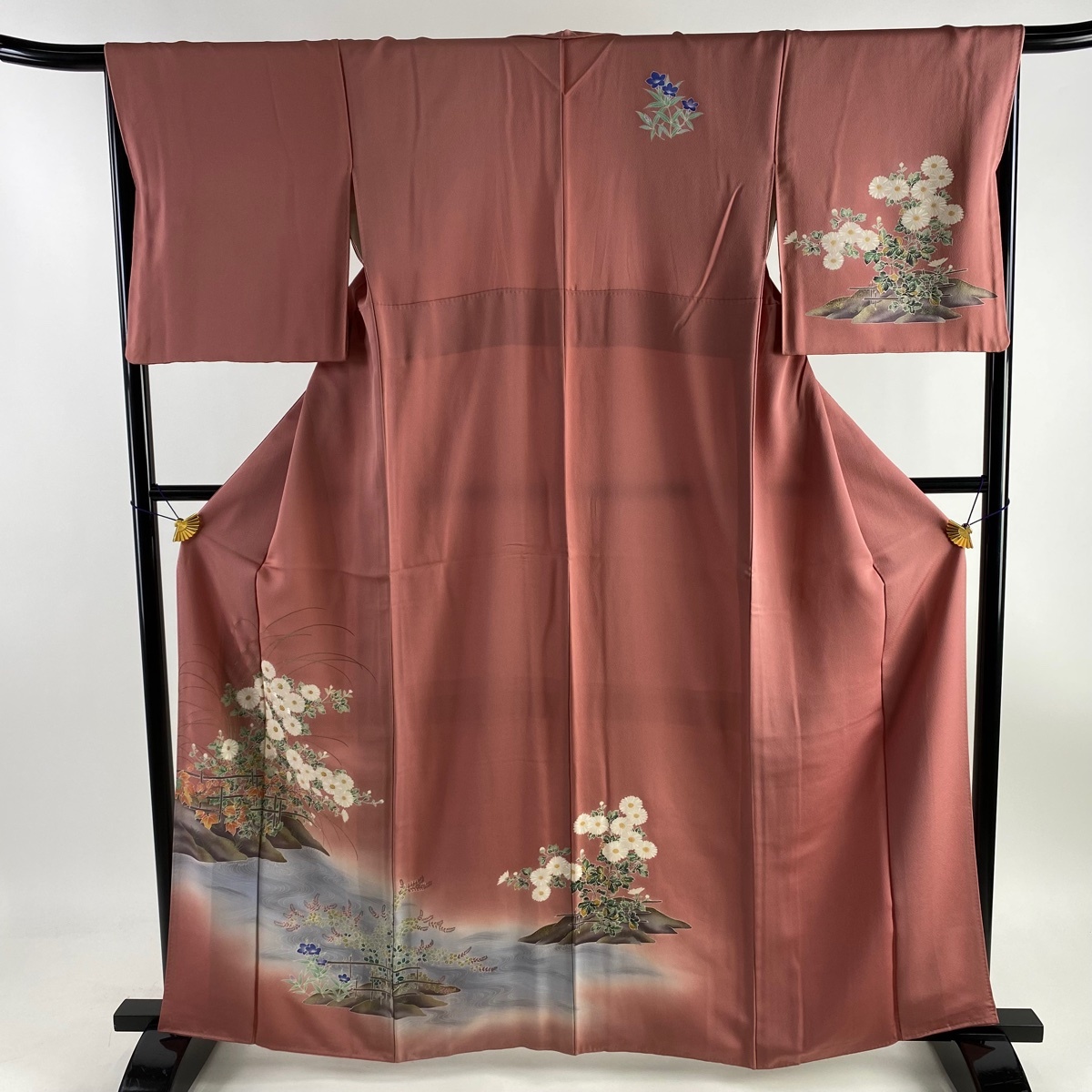 付下げ 身丈161.5cm 裄丈67.5cm L 袷 菊 流水 刺繍 金彩 薄紅色 正絹 優品 【中古】_バイセル 14089_1