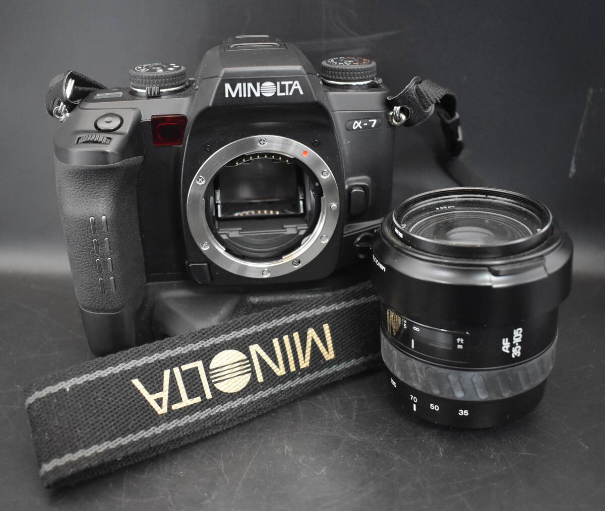 F4-47　MINOLTA ミノルタ a-7 フィルムカメラ レンズ AF ZOOM 35-105mm 1:3.5(22)-4.5 保管品_画像1