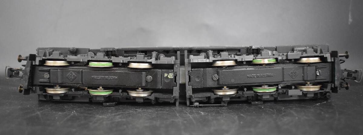 W4-34 【ジャンク品】鉄道模型 オーストリア連邦鉄道 OBB 1020 電気機関車 詳細不明 グリーン 全長約21.5cm 動作未確認 現状品の画像7