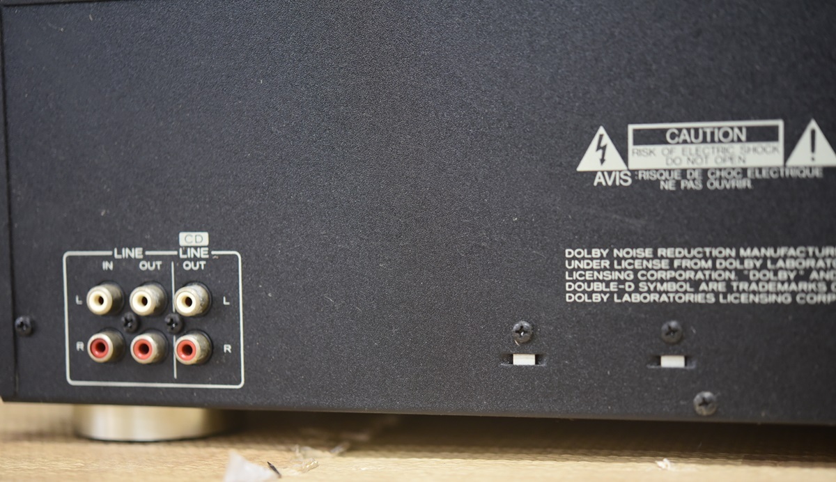 KY4-46 音出しOK TEAC ティアック CDカセット一体型デッキ AD-500 オーディオ機器 音響機器 ジャンク品 中古の画像10