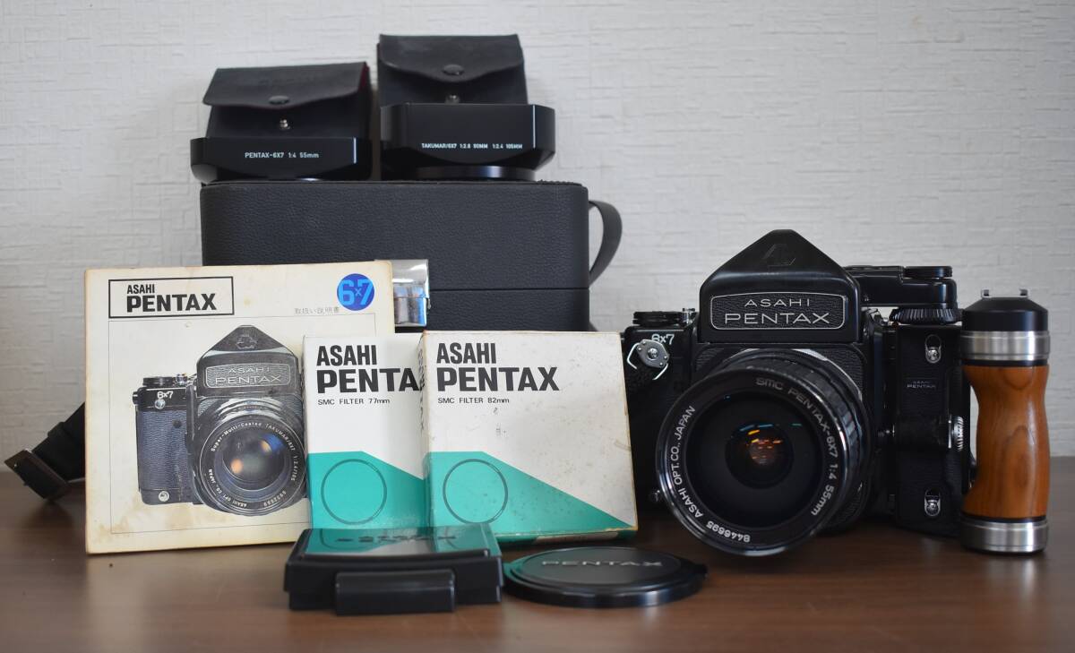 W4-61 ASAHI PENTAX アサヒ ペンタックス 6×7 中判フィルムカメラ SMC PENTAX-6×7 1:4 55mm 木製グリップ 付属品 動作未確認 現状品の画像1