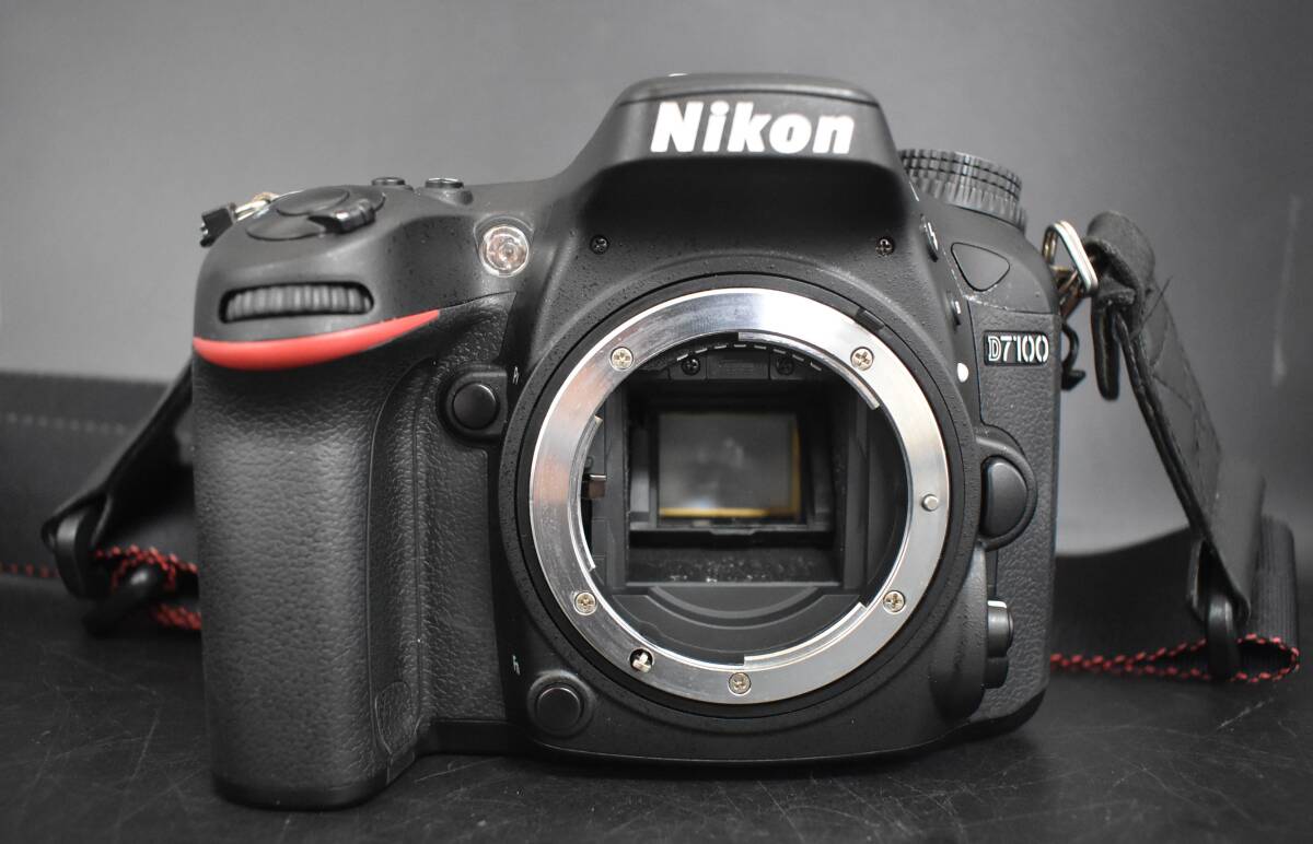 W4-92 【動作品】 Nikon D7100 デジタル一眼レフカメラ スーパーズームキット AF-S Nikkor 18-300mm 3.5-6.3G ED DX VR ニコン 箱付 現状品の画像2