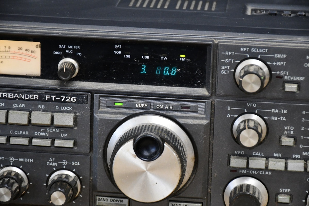 KY4-31　八重洲無線　YAESU FT-726 通電確認済　無線　_画像3