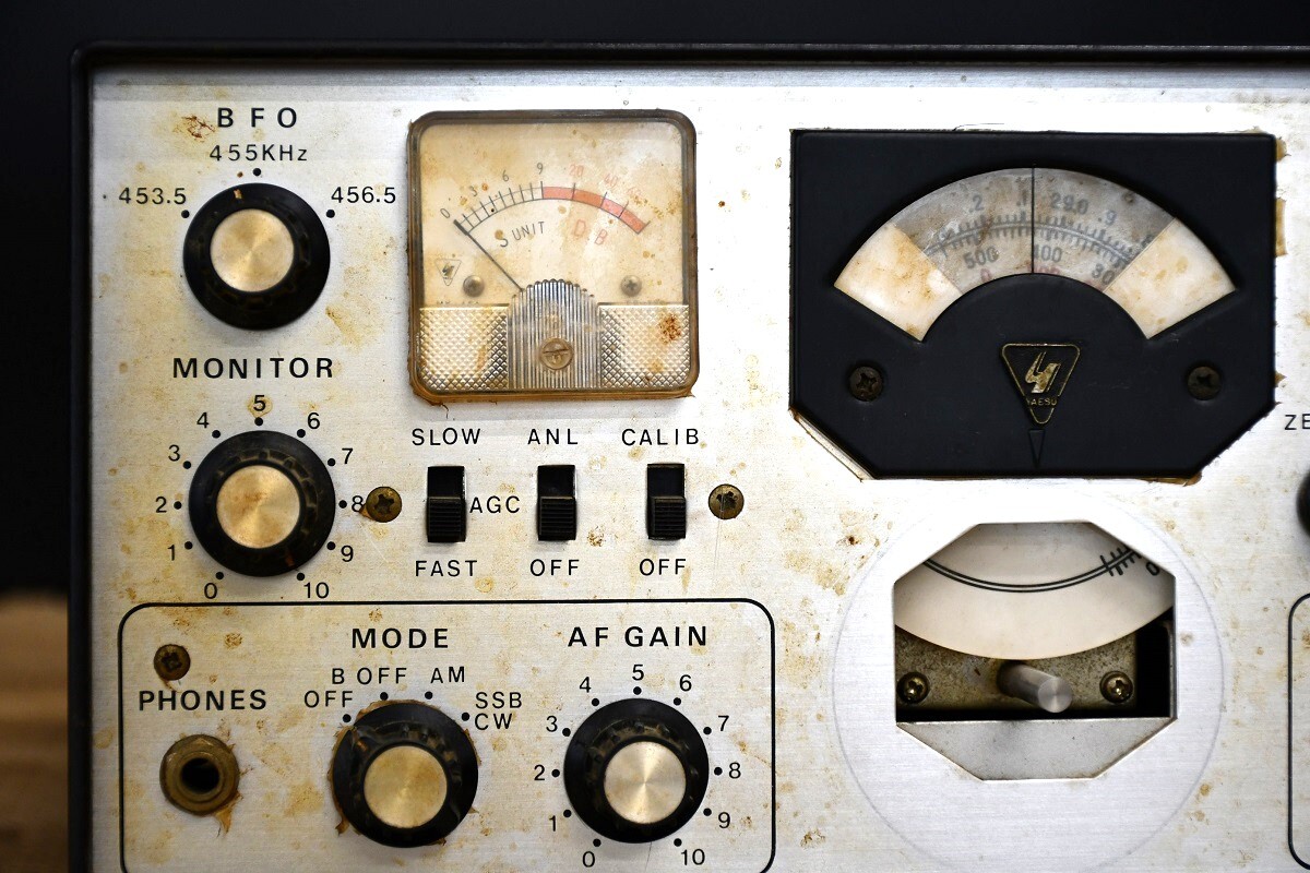 NY4-164【ジャンク品】YAESU 無線機 FR-50B アマチュア無線 八重洲 受信機 通電のみ確認 中古品 長期保管品の画像2