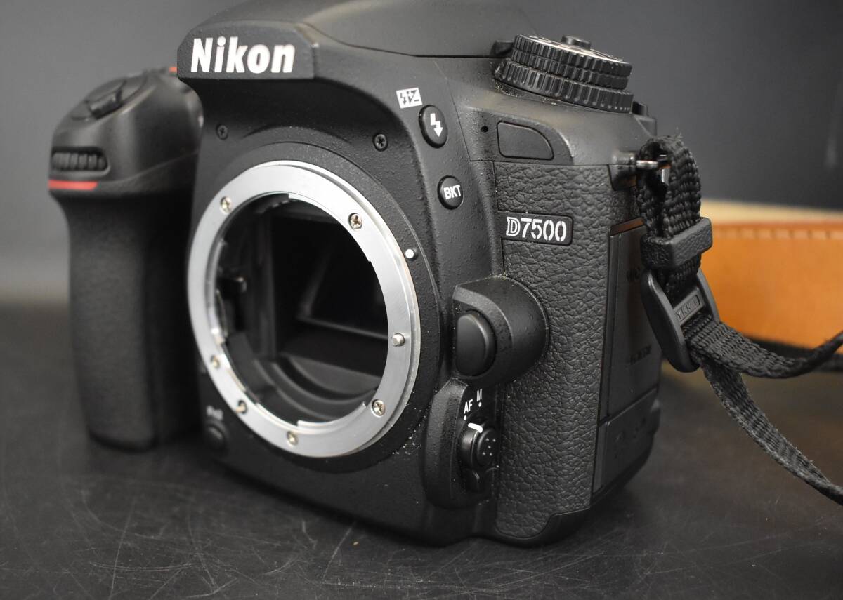 W4-88 【動作品】 Nikon ニコン D7500 デジタルカメラ カメラ ボディ 箱付き 通電・動作OK 現状品の画像3