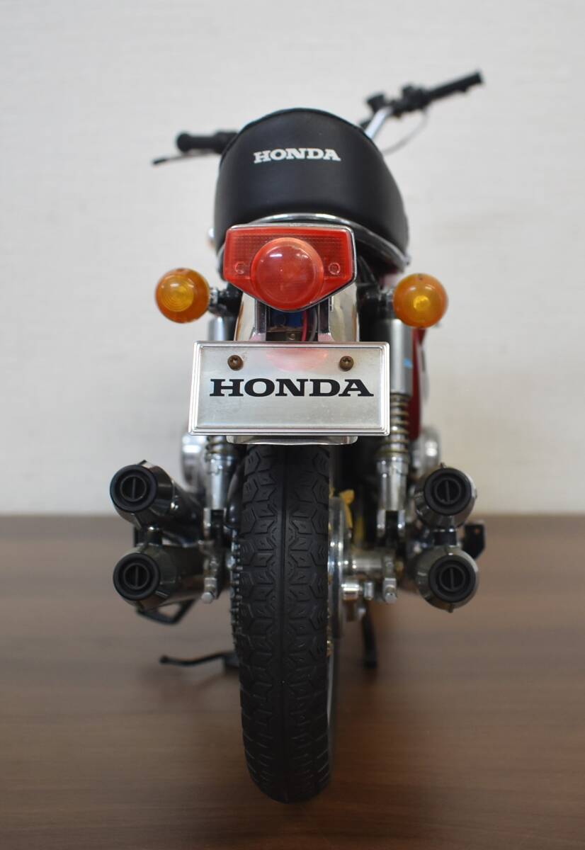 W4-49 【ジャンク品】 ミニチャンプス Honda CB 750 1968 Red Metalic Classic Bike Series ミニバイク オートバイ レッド 模型 現状品の画像7