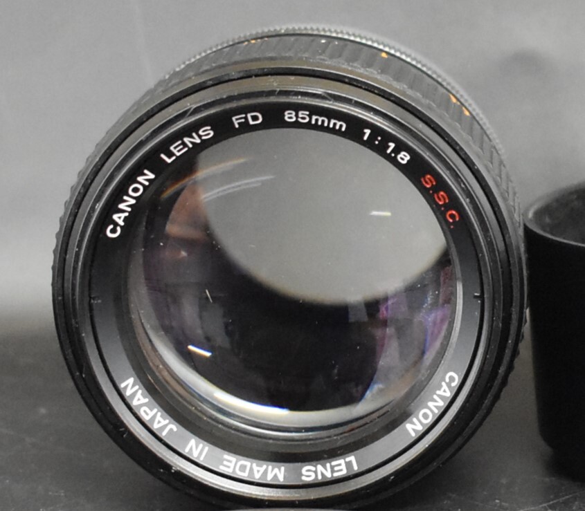 M4-27 Canon FD 85mm 1:1.8 S.S.C. キャノン カメラ レンズ / 55mm 1X スカイライト / レンズフード BT-55 現状品 保管品の画像5