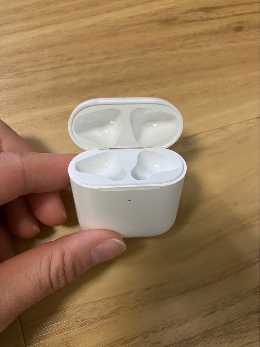 AirPods 第二世代　ケースのみ