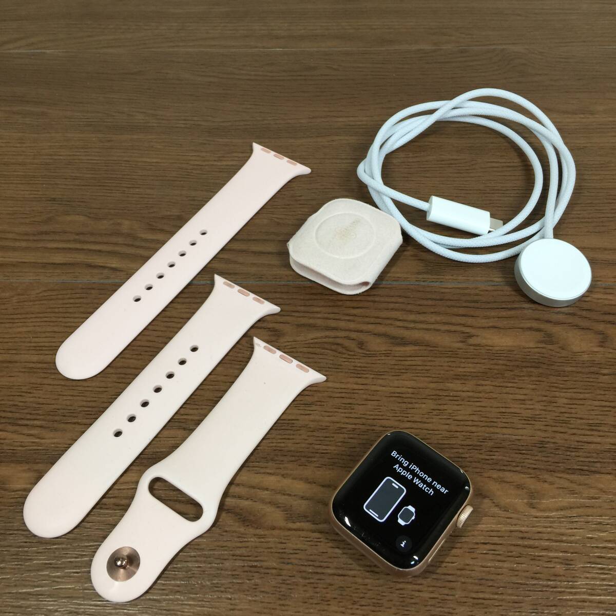 『アクティベーションロックあり・ジャンク品』Apple Watch Series4 40㎜ アルミニウム 現状品/アップルウォッチ/スマートウォッチ_画像1