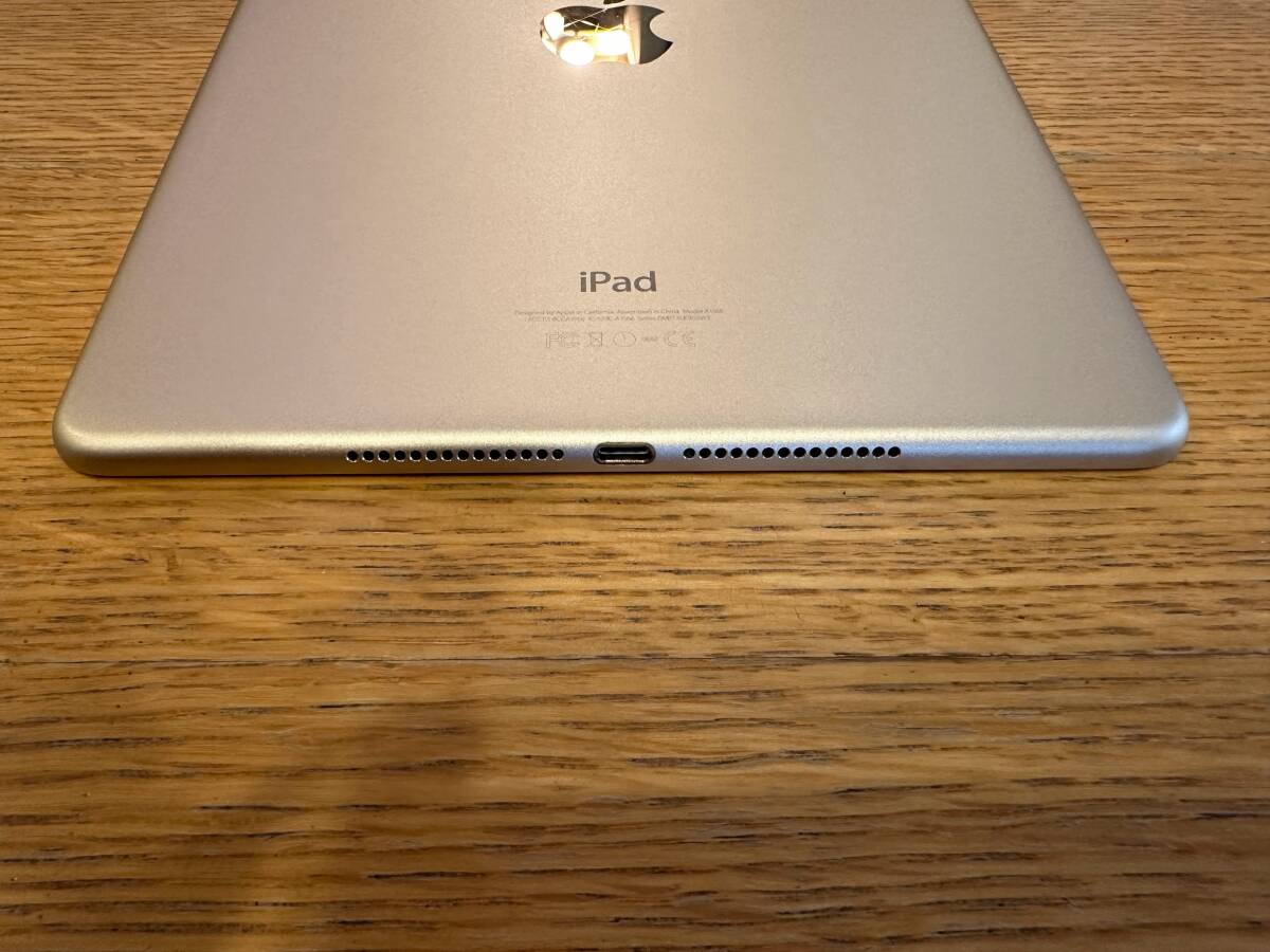 中古 美品 Apple iPad Air2 128GB アイパッド エア Wi-Fiモデル MH1J2J/A A1566 ゴールド Goldの画像3