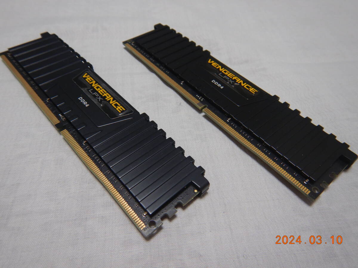 CORSAIR DDR4 16GB×2枚 32GBキット: VENGEANCE LPX CMK32GX4M2A2666C16×2枚の画像1