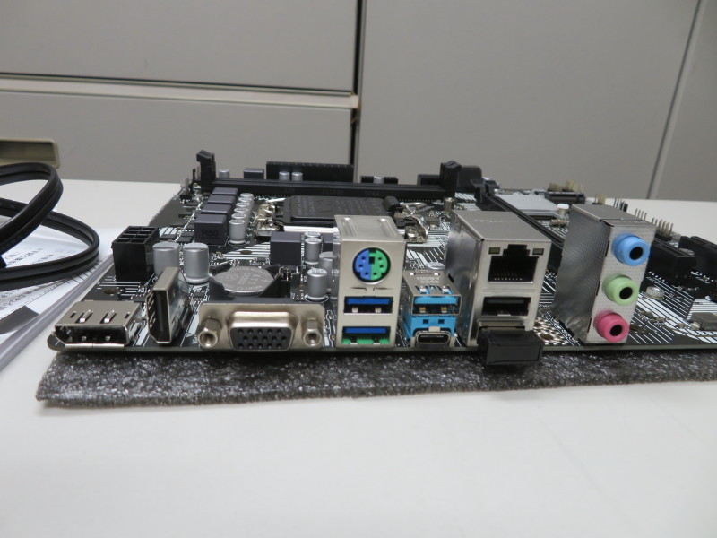 【ほぼ新品】ASRock製 LGA1700マザーボード(13世代対応) B760M-HDV/M.2 D4の画像4