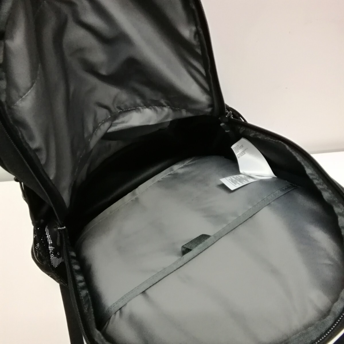 美品 THE NORTH FACE ノースフェイス リュック バックパック バッグ バック 鞄 ブラック VAULT ヴォルト 26L 約770g