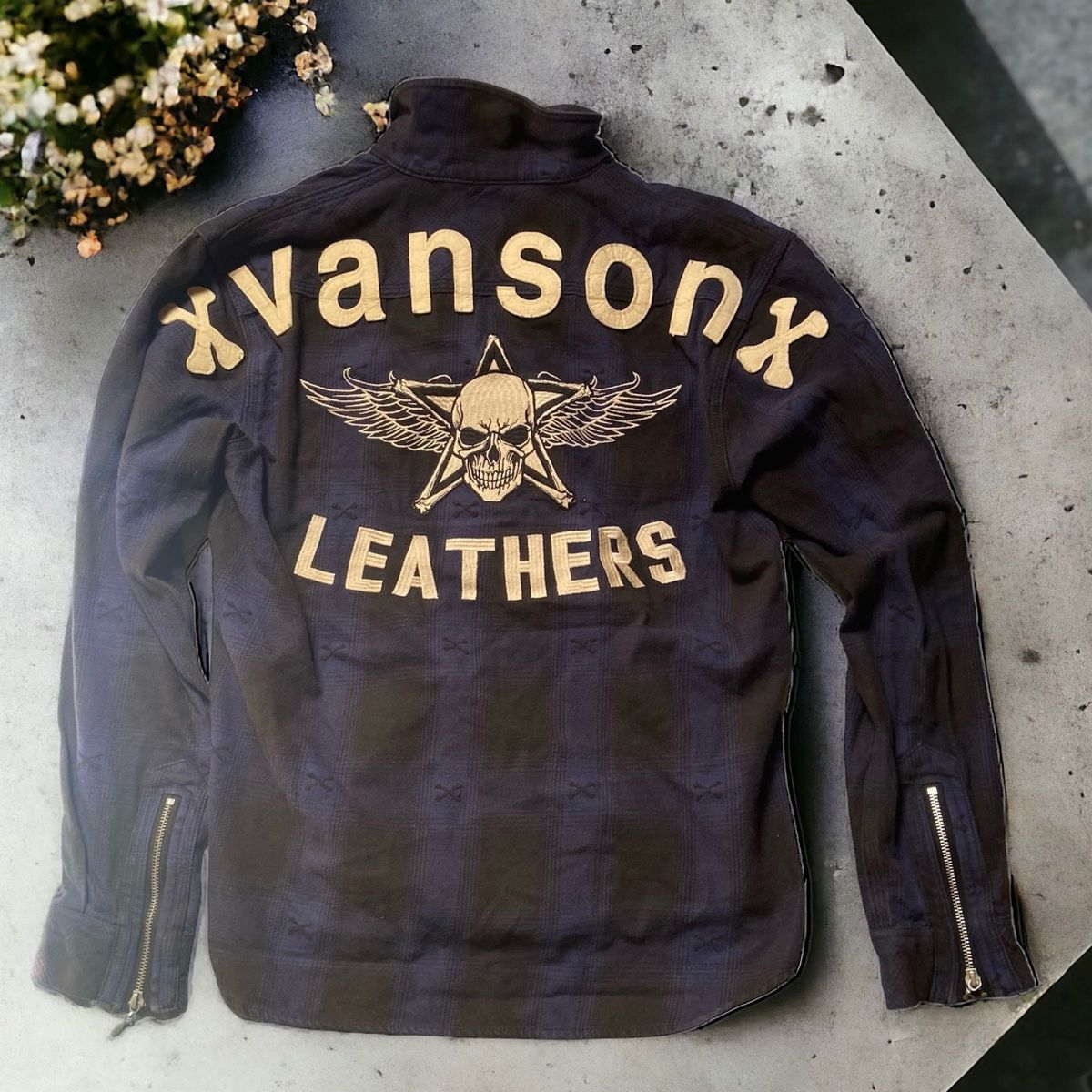 ★ ＶＡＮＳＯＮ ★ バンソン　バックプリント ジップアップ ＬＥＡＴＨＥＲＳ スカル　刺繍　ワッペン