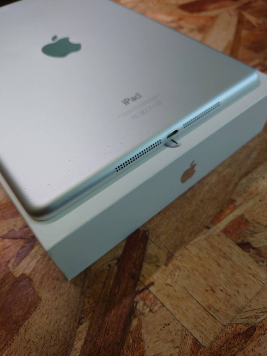 Apple iPad Air 128GB Wi-Fiモデル シルバー 9.7インチ ★ ME906J/A_画像4
