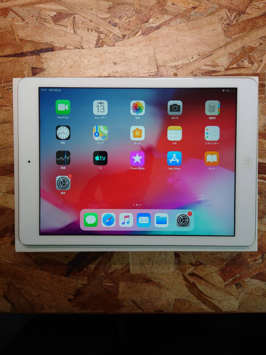 Apple iPad Air 128GB Wi-Fiモデル シルバー 9.7インチ ★ ME906J/A_画像1