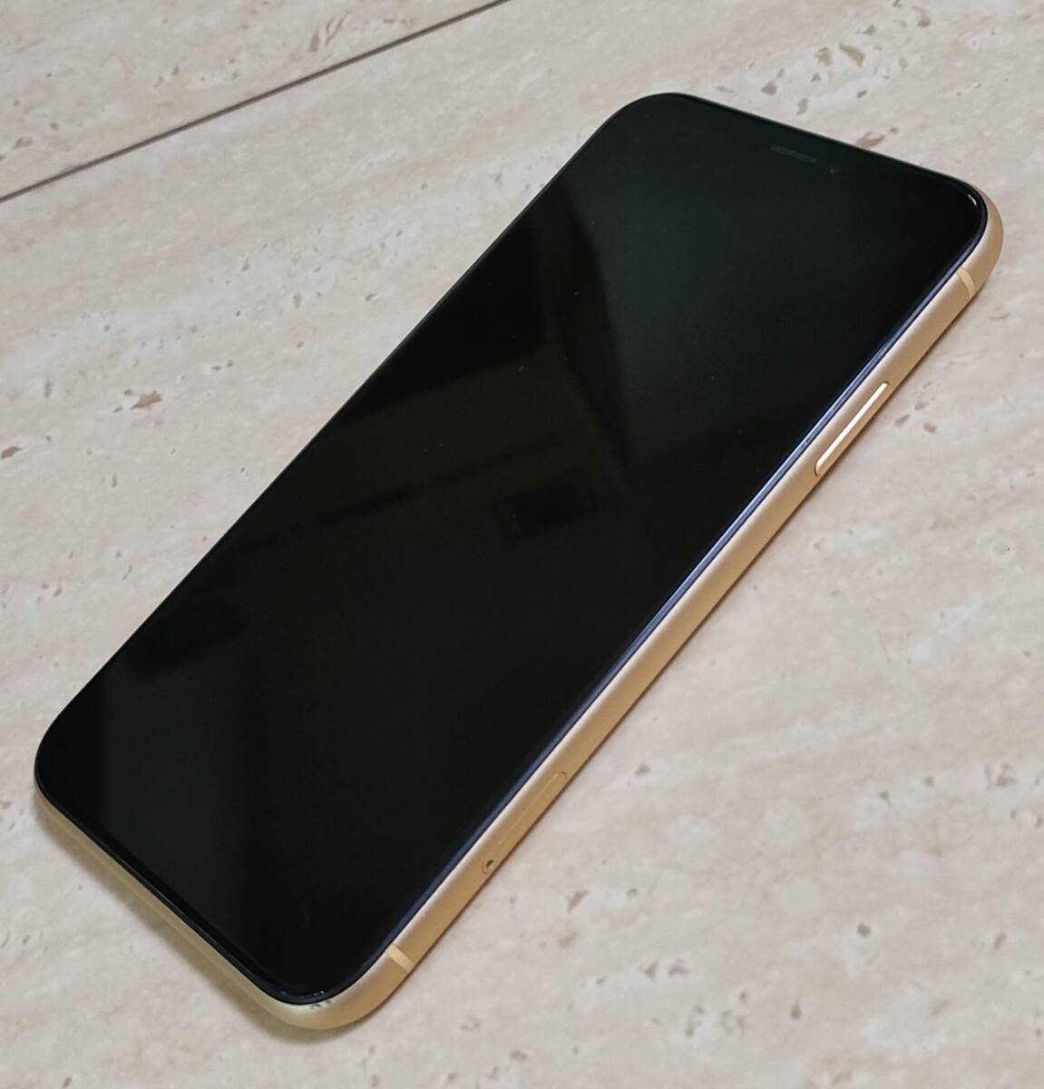 docomo iPhoneXR 64GB　イエロー　iPhone10　中古品_画像3