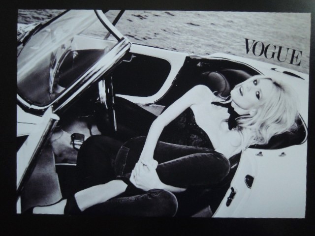 A4 額付き ポスター アルファロメオ 車 クラウディアシファー Claudia Schiffer モデル VOGUE フォト Alfa Romeo_画像1