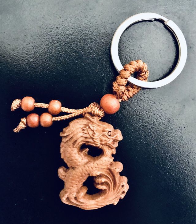 [ peach. tree tree carving netsuke ] * dragon * natural / natural tree made / handmade / hand made / skill sculpture / key holder / strap / present / better fortune feng shui . except .