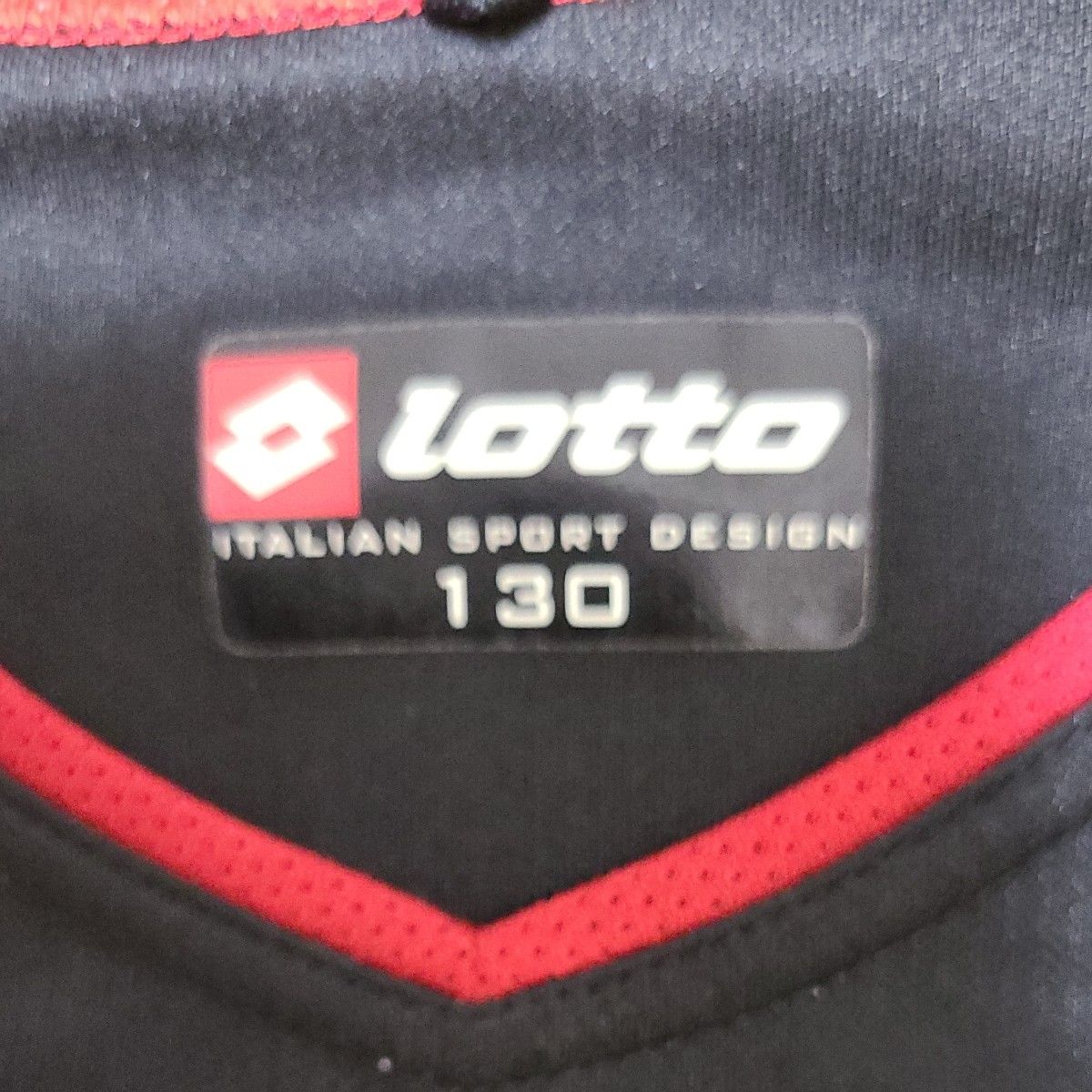 lotto ロット　長袖プラクティスシャツ　ジュニア130 (大きめ)　ブラック×白・赤ライン　サッカー、フットサル　練習着　