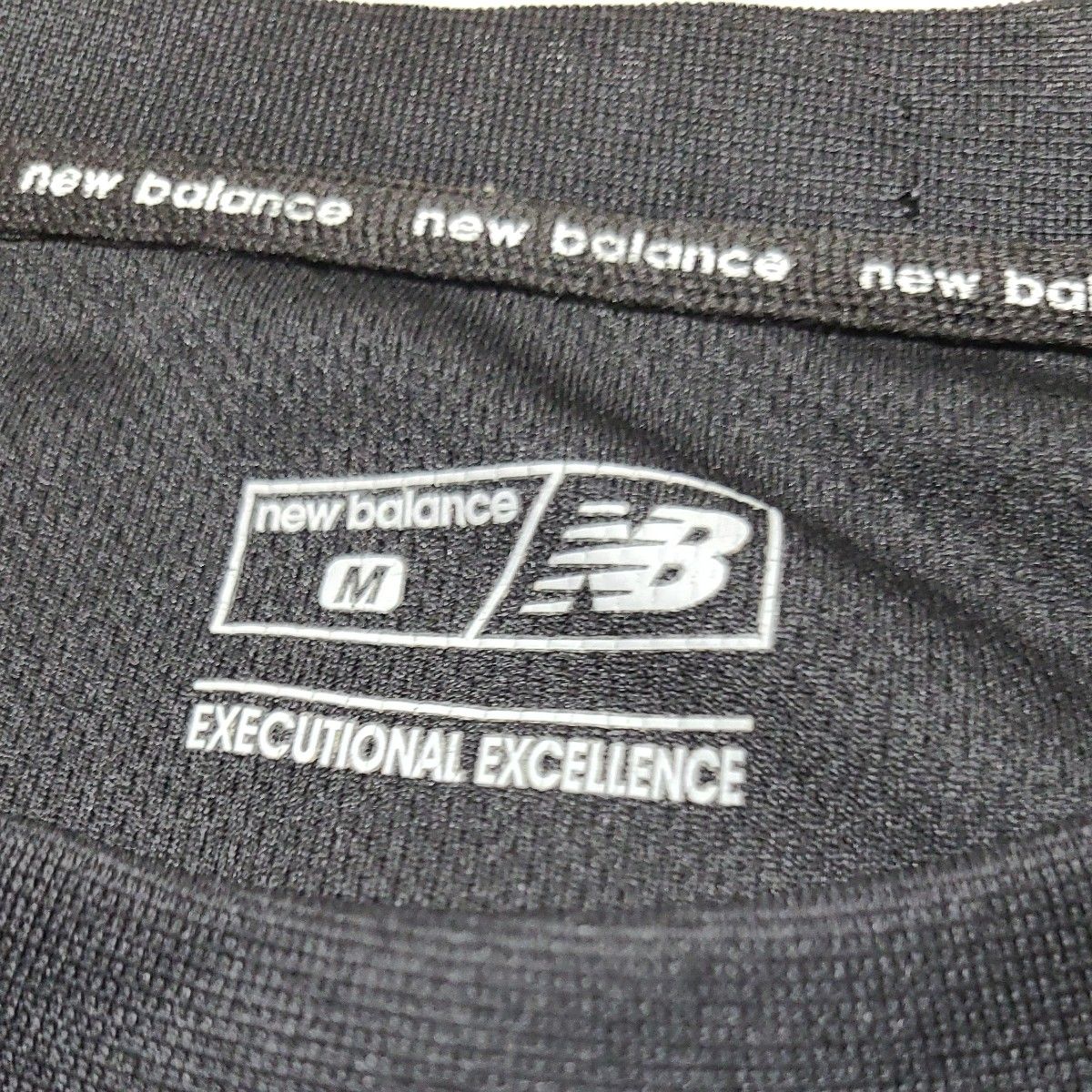 new balance ニューバランス　メンズ半袖Tシャツ　ブラック　Mサイズ(大きめ)