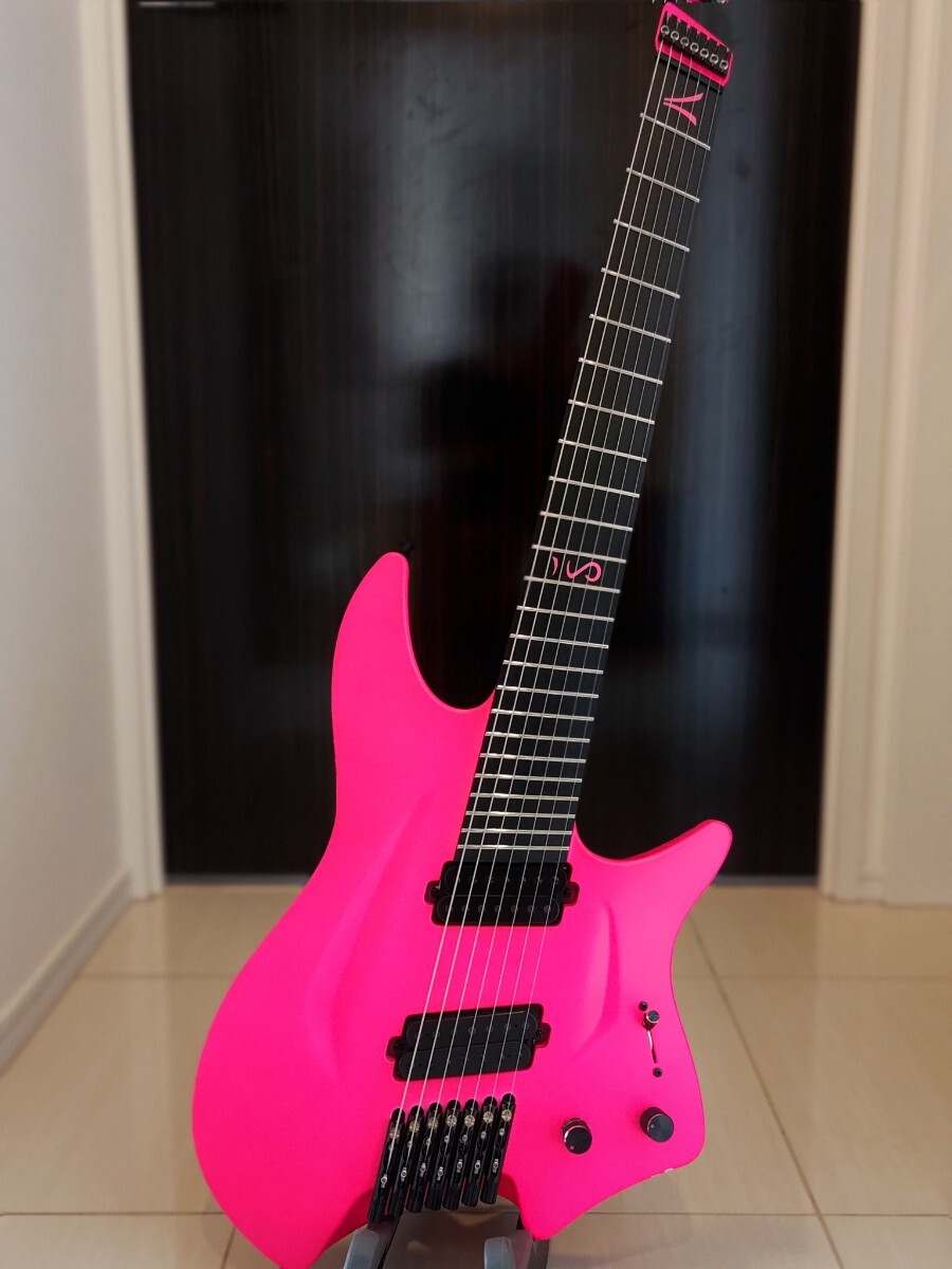 Aristides Instruments H/07 Neon Pink 7弦 ヘッドレスの画像1