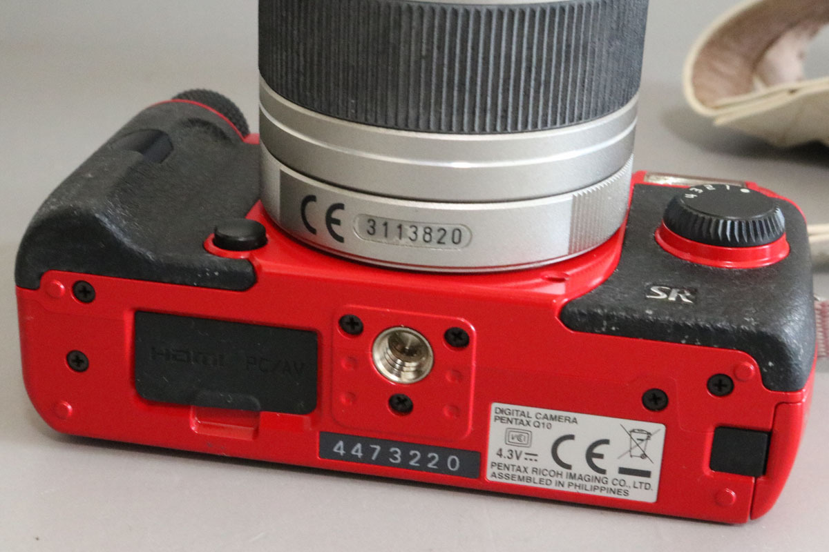 ④PENTAX Q10 SR デジタルカメラ ミラーレス/5-15mm ZOOM レンズ　動作品 液晶画面難あり　ジャンク_画像4