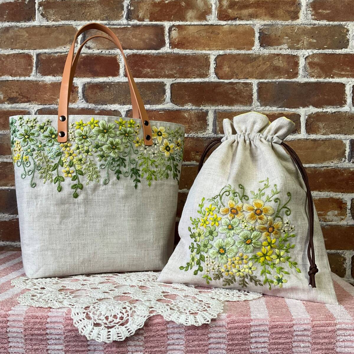 ハンドメイド 手刺繍 リネン 花柄 本革持ち手 トートバッグの画像10