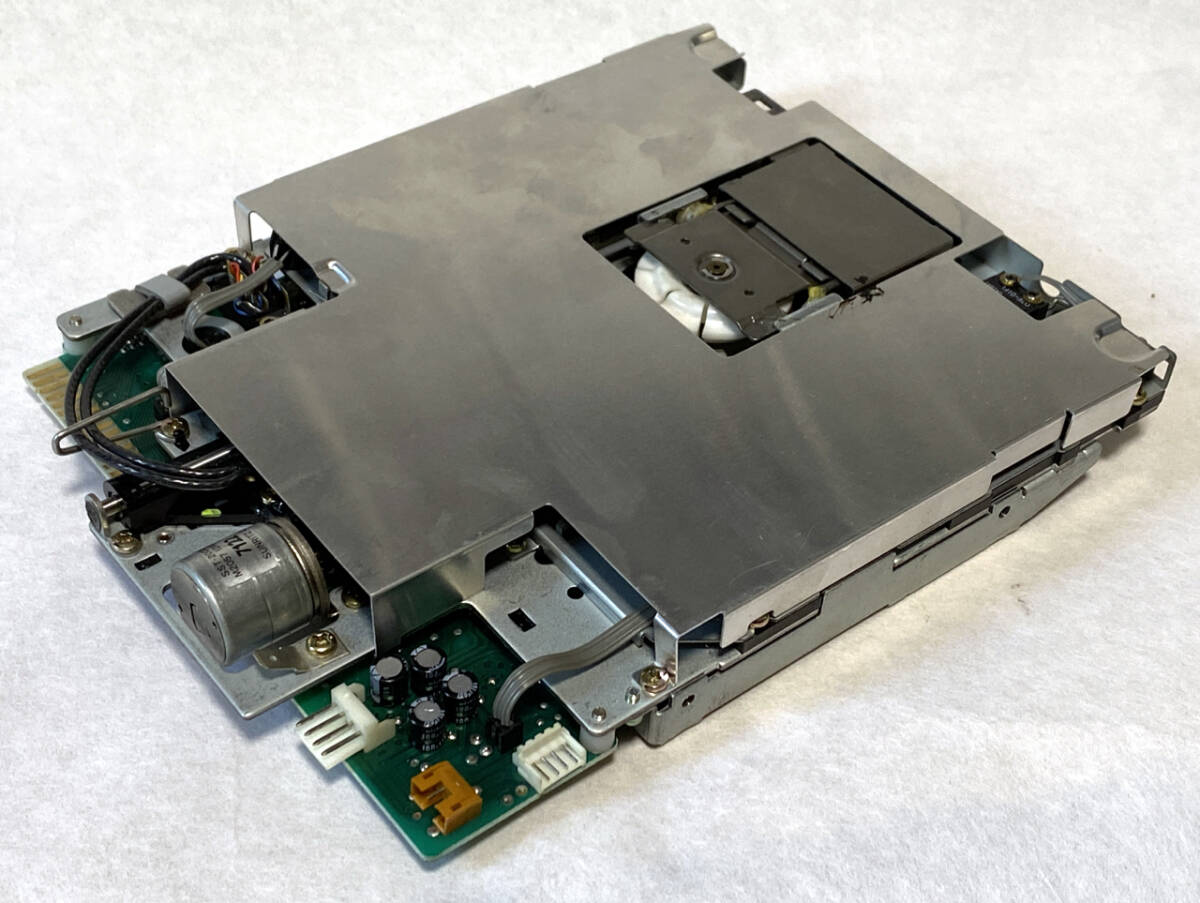 [JUNK]X68000( first generation machine ) built-in 5.25inch floppy disk drive ( breakdown goods * parts taking for ) 1 pcs [ free shipping ]
