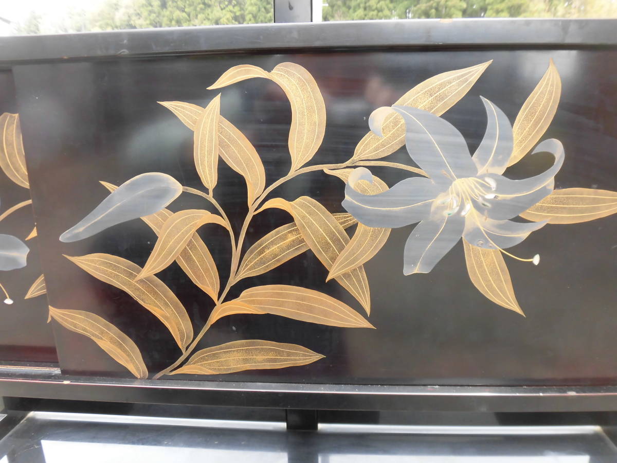 茶箪笥・輪島塗 黒漆塗<草花ゑ・蒔絵 螺鈿><指し物師作り 茶箪笥・輪島塗 黒漆塗<草花ゑ・蒔絵 螺鈿><指し物師作り