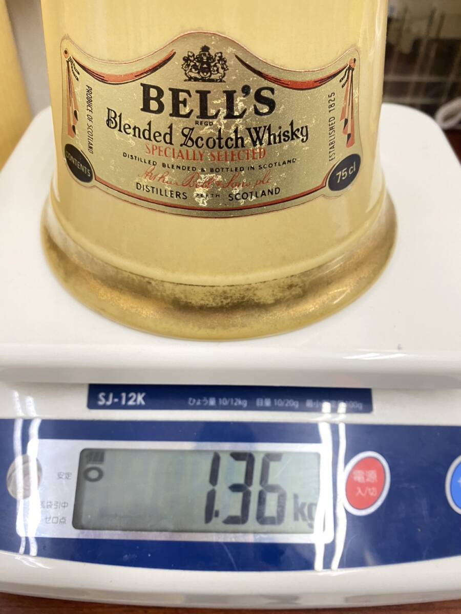 【M】未開栓品 BELL’S ベルズ スコッチ ウイスキー ベル型 陶器 750m お酒 アルコール の画像4