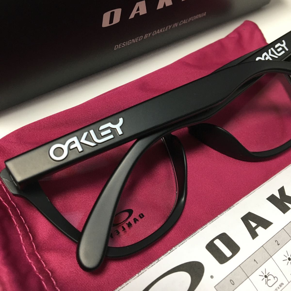 ゴルフ コンペ景品 OAKLEY フロッグスキン OX8137A-0354  オークリー Frogskins