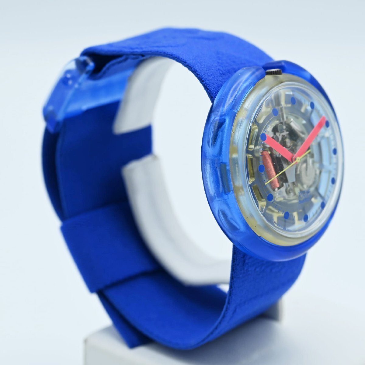 K04 Swatch スウォッチ スケルトン プラスチック/ゴムベルト メンズ クオーツ時計 ネイビー ジャンクの画像3