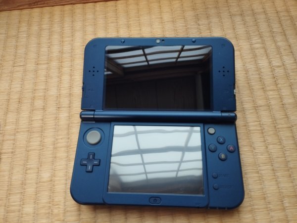 【送料無料】 NEW ニンテンドー 3DS LL 充電アダプター付きメタリックブルー 青 任天堂の画像2