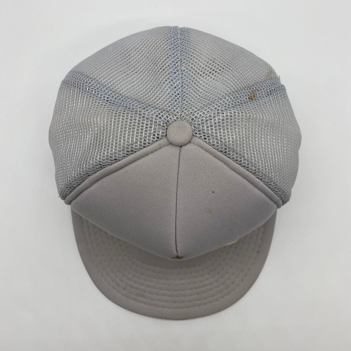 ヴィンテージ　刺繍ワッペンロゴ　トラッカーキャップ　スナップバック　5パネル　グレー　メッシュ　帽子