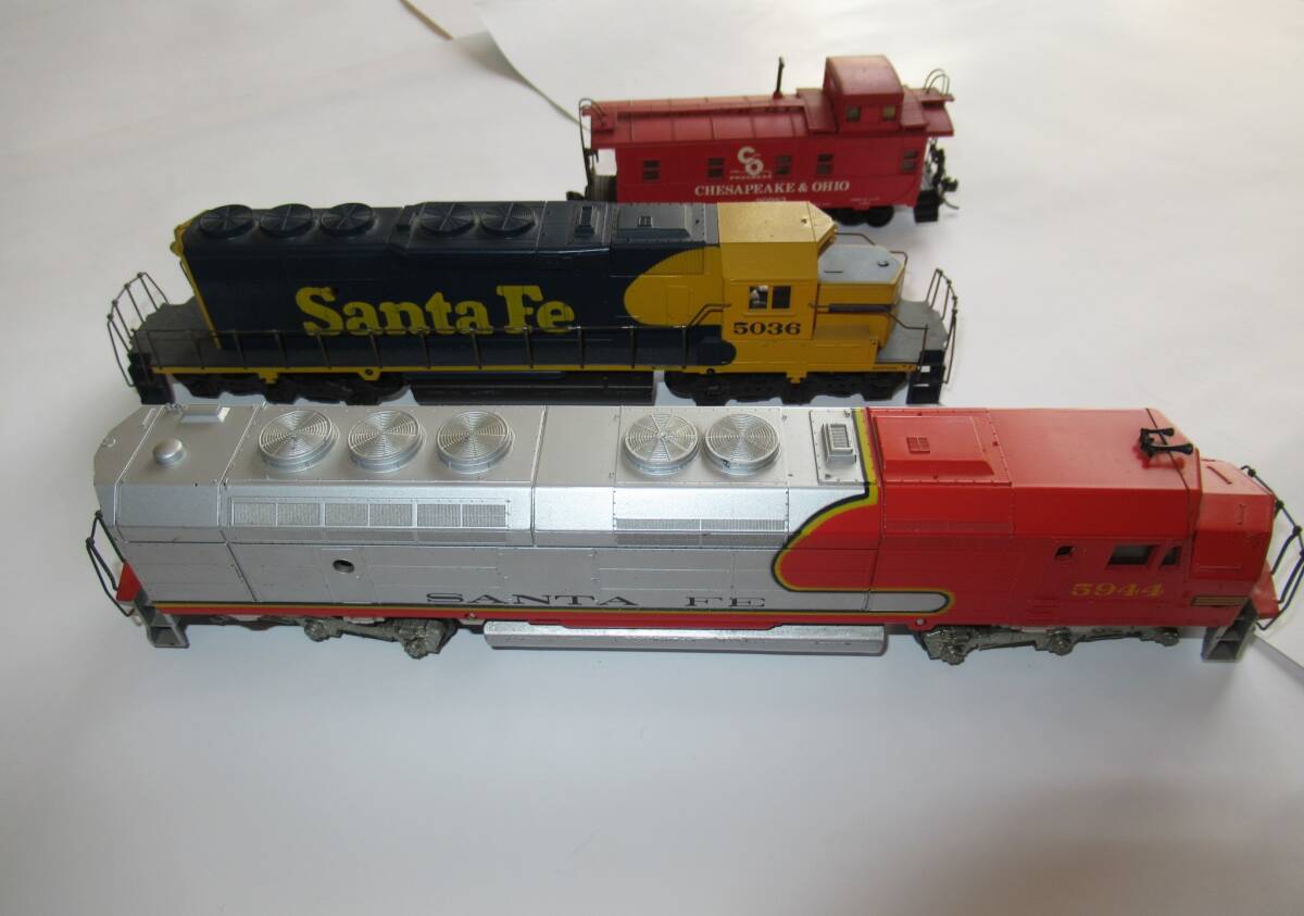  complete Junk HO gauge 1/87 diesel locomotive Santa Fe 2 both C&O Freischmann fly shu man po in trail 2 box 