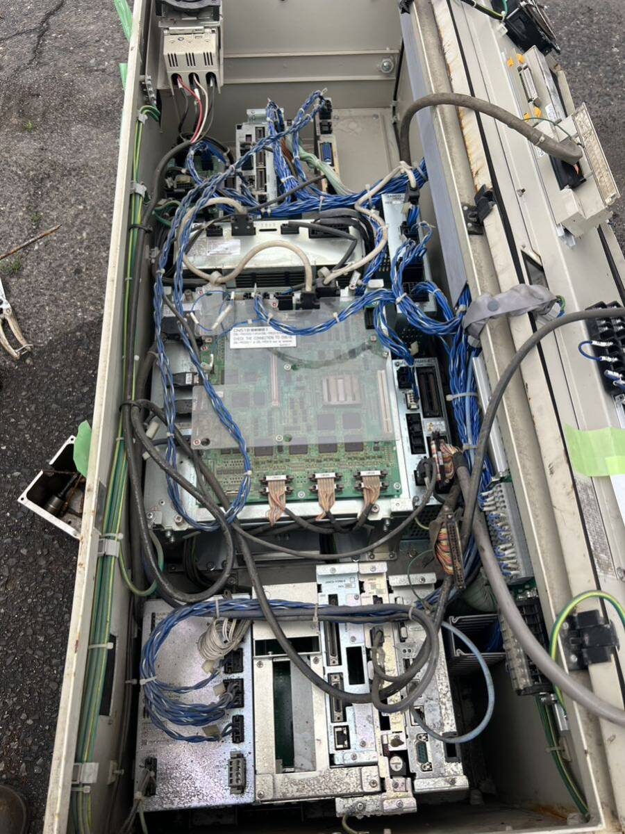 YASKAWA 安川電機 ロボットコントロール JZRCR-YSV03-11 SRDA-C0A12A01A-Eの画像1