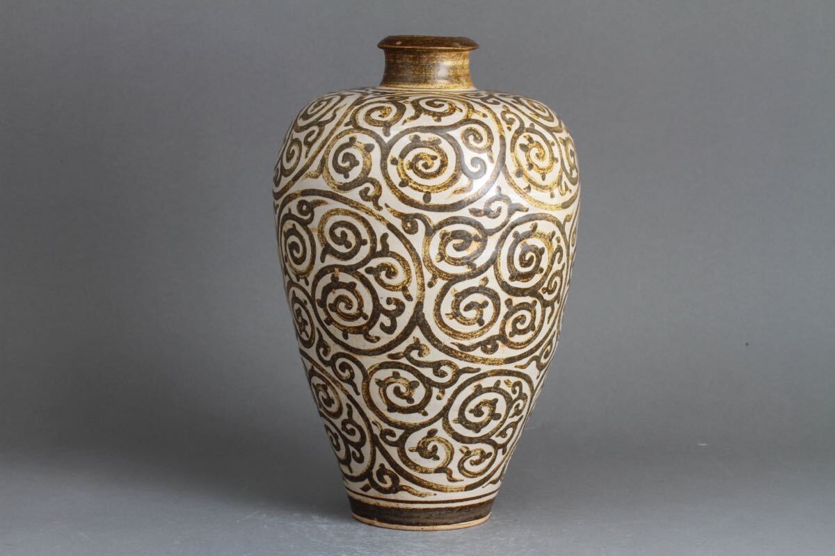 【久】1847 磁州釉巻草紋梅瓶 時代品  唐物 中国美術 の画像2