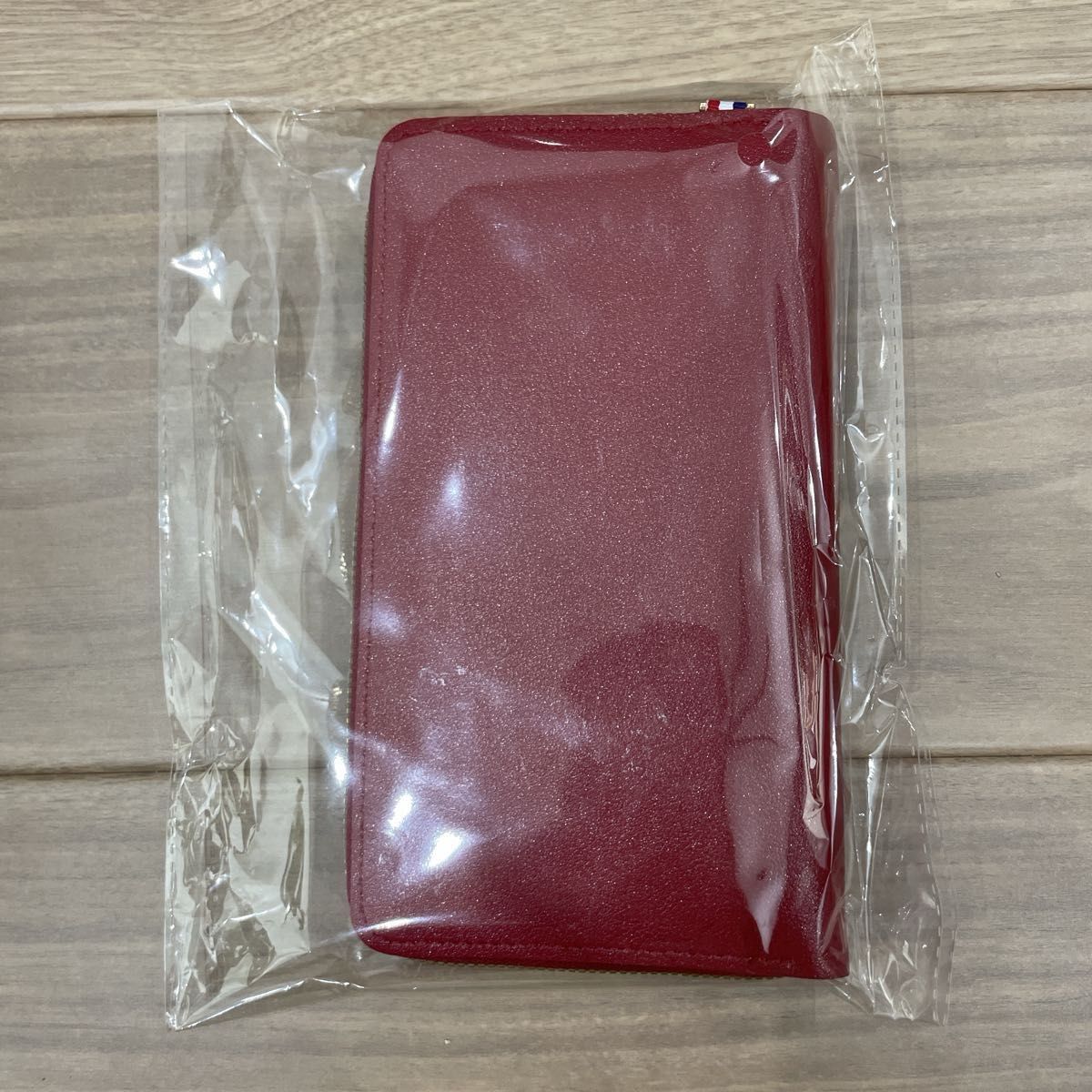 【新品未使用】スマホショルダー 赤 レッド 財布 一体型 コンパクト 旅行 行楽 シンプル  スマホポーチ