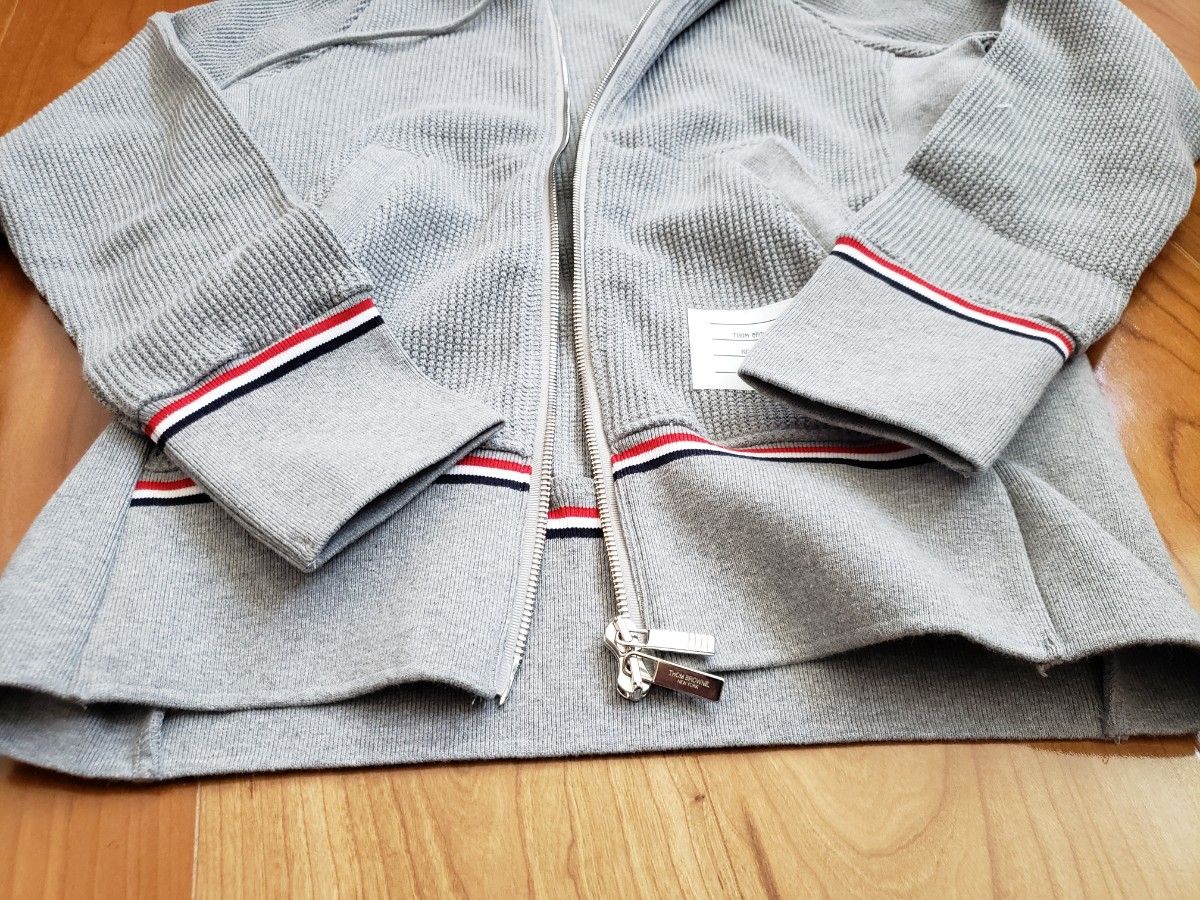 極美品】THOM BROWNE トムブラウン ジップアップパーカー サイズ 極美品】THOM BROWNE トムブラウン ジップアップパーカー サイズ