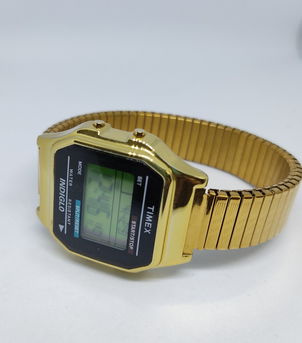 【中古】TIMEX タイメックス　クラシックデジタル　ゴールド　tx-t78677　社外品メタルエクスパンションベルト_画像2