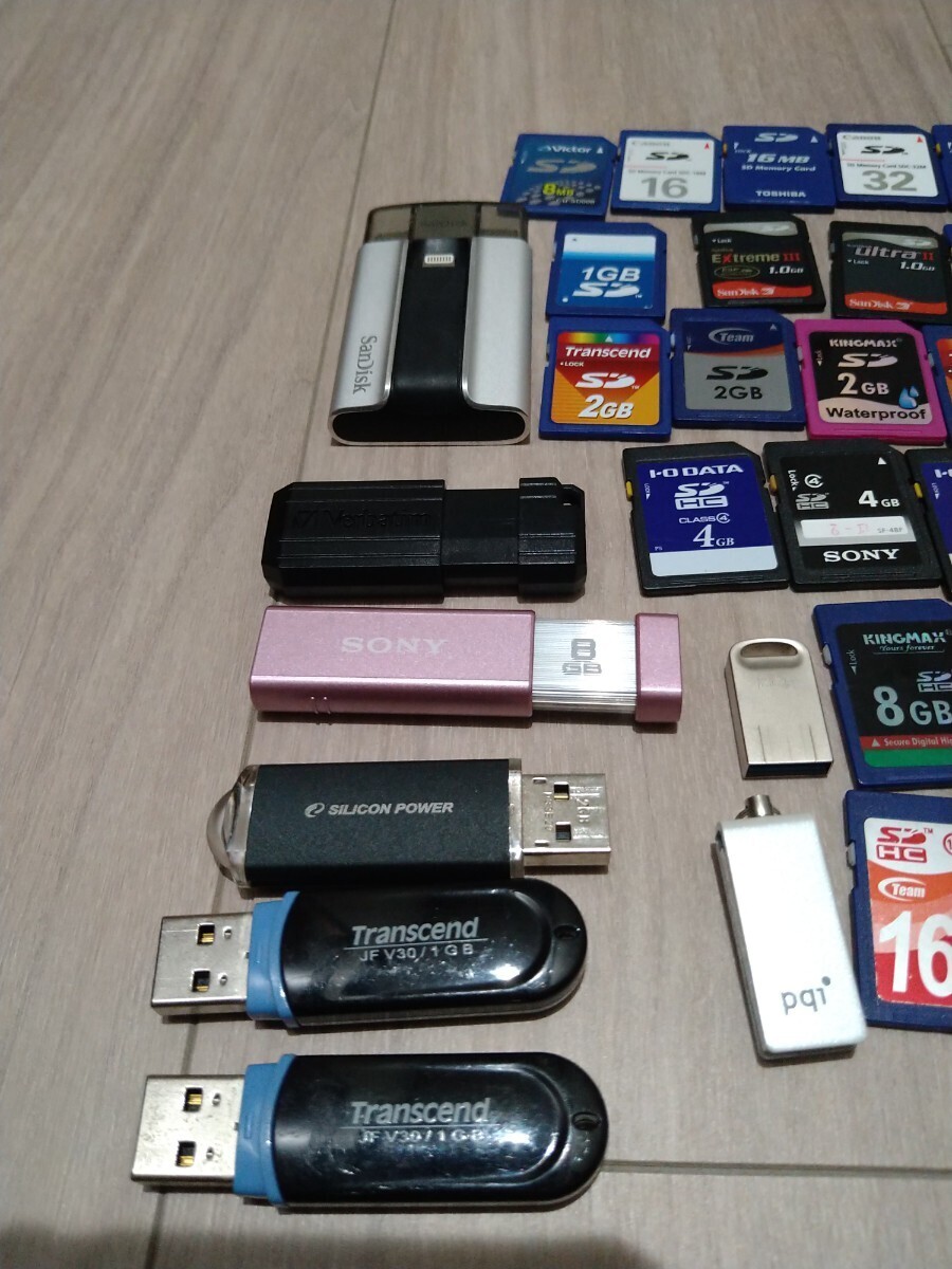 SDカード MicroSDカード USBメモリー SONY SanDisk メモリースティック アダプターなど いろいろまとめ 中古の画像2